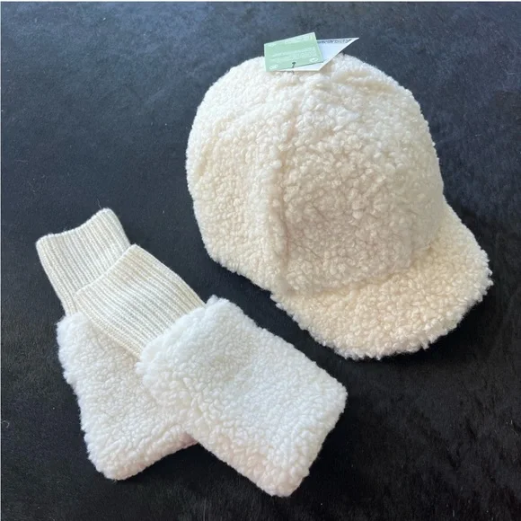 H&M FLEECE CAP AND MITTENS SET BLOGGERS FAVORITE 2-piece Beanie and Mittens Set - Light taupe - Kids | H&M US main image 3